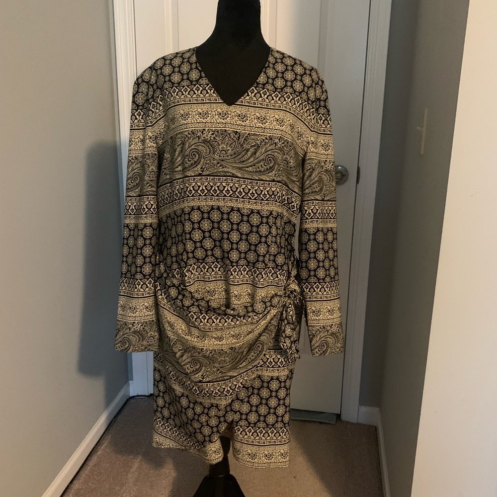 Jones New York Black and Cream Paisley V-Neck Dress